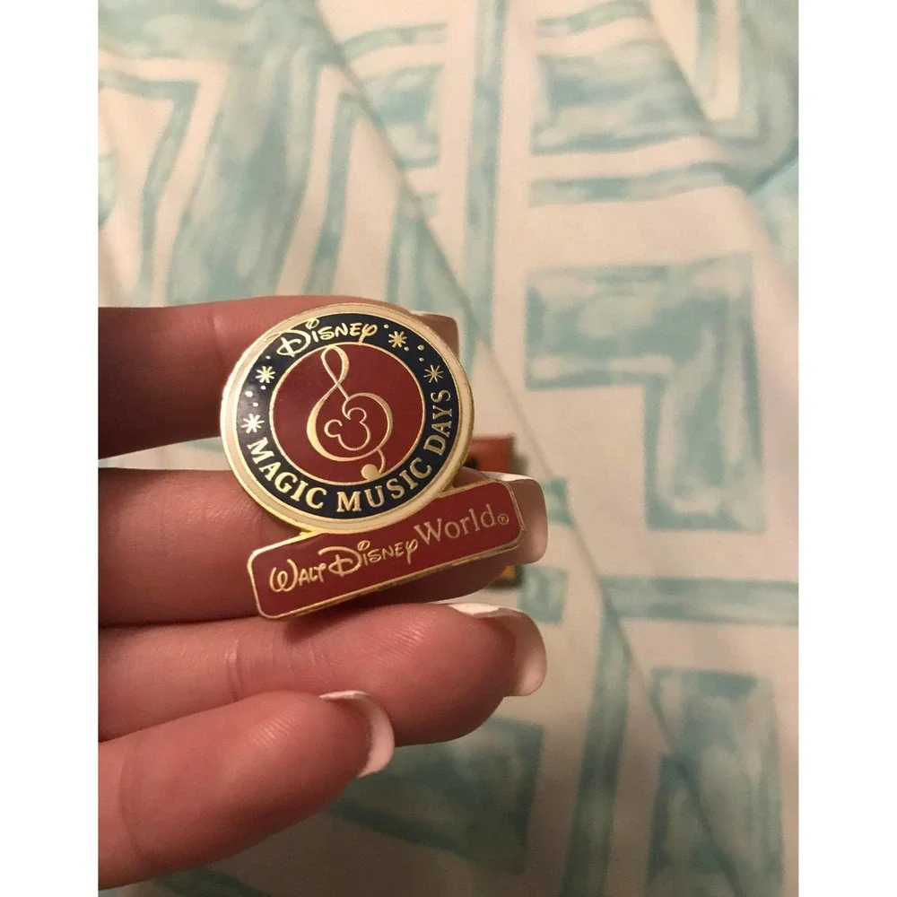 Disney pins